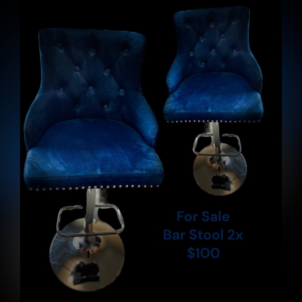 2x bar stools